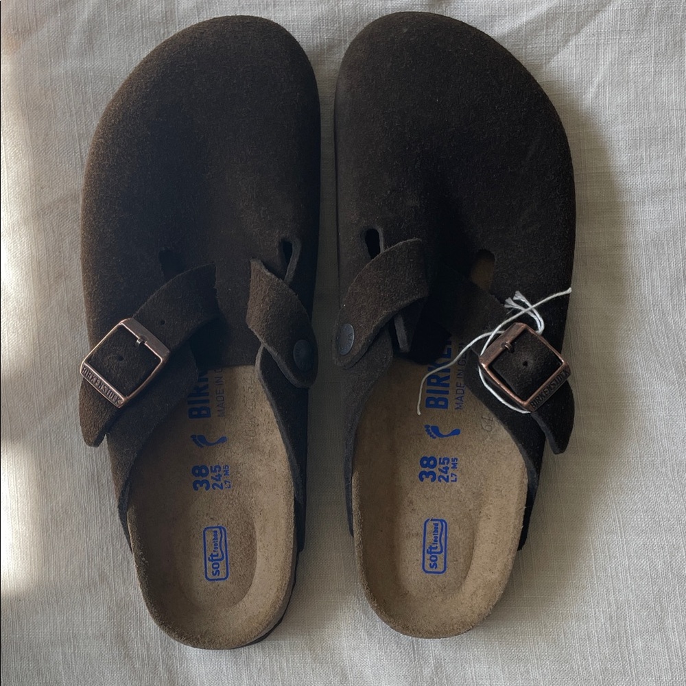 Birkenstock Women’s Suede Clog in Dark Brown